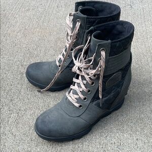 Sorel Quilted Lace-Up Wedge Boots in Dark Gray with Pink Patterned Laces
